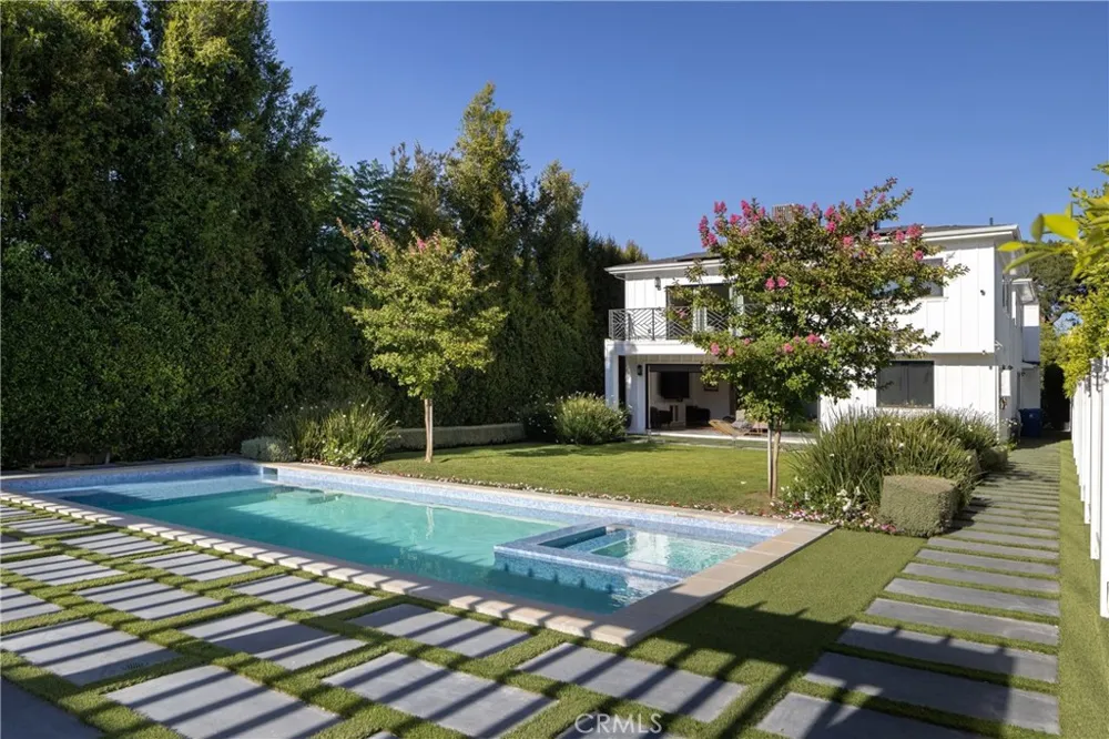4637 Morella Avenue Valley Village, CA 91607