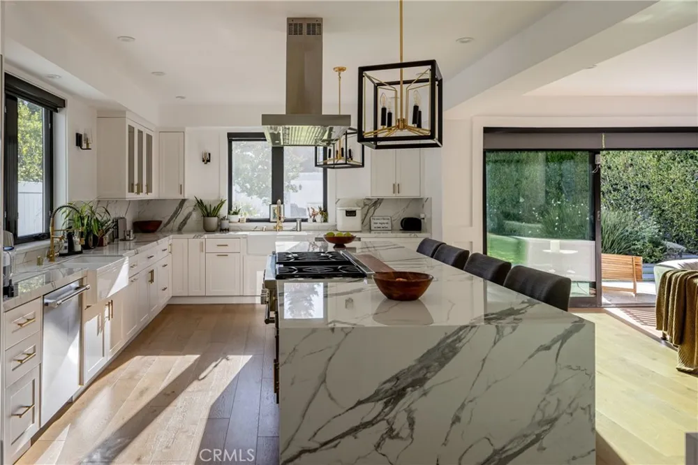4637 Morella Avenue Valley Village, CA 91607