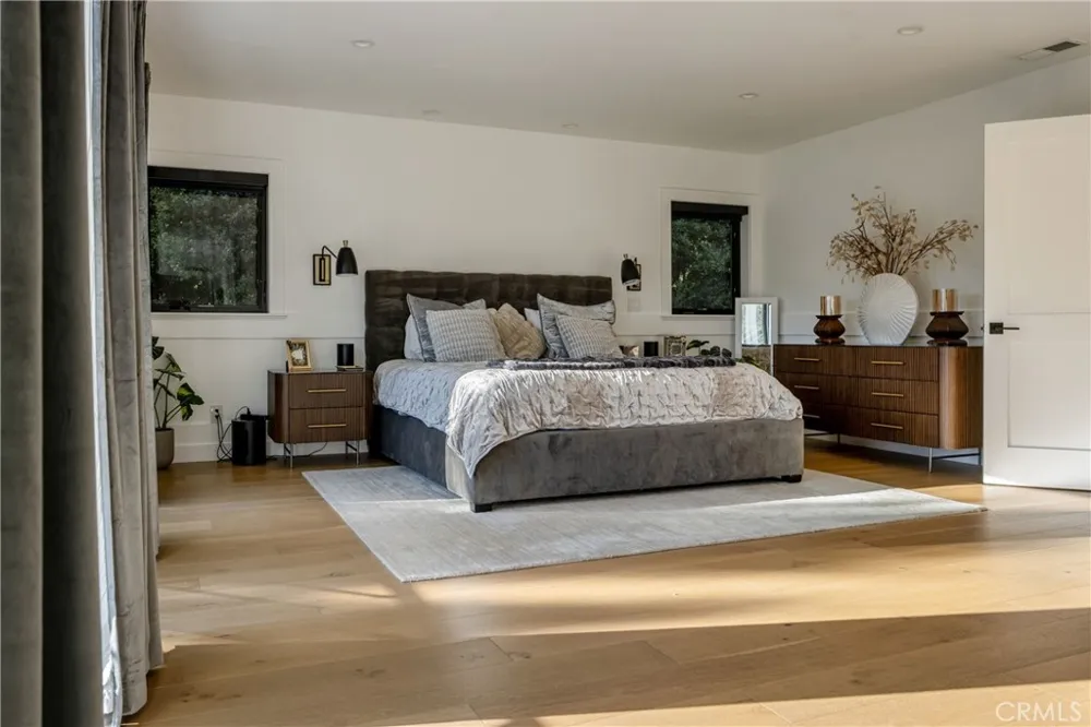 4637 Morella Avenue Valley Village, CA 91607