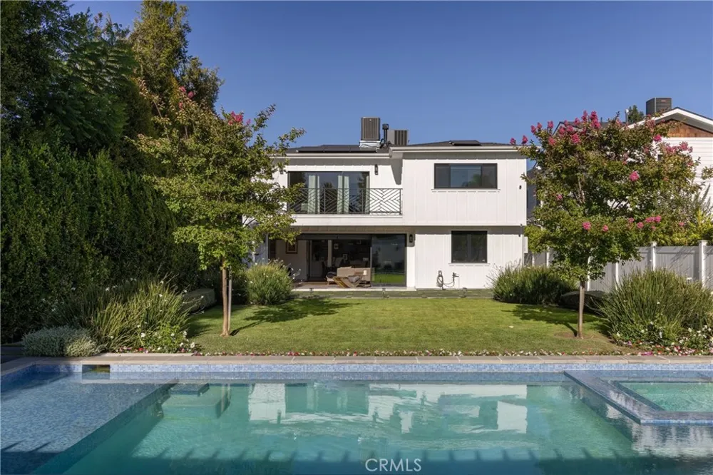 4637 Morella Avenue Valley Village, CA 91607