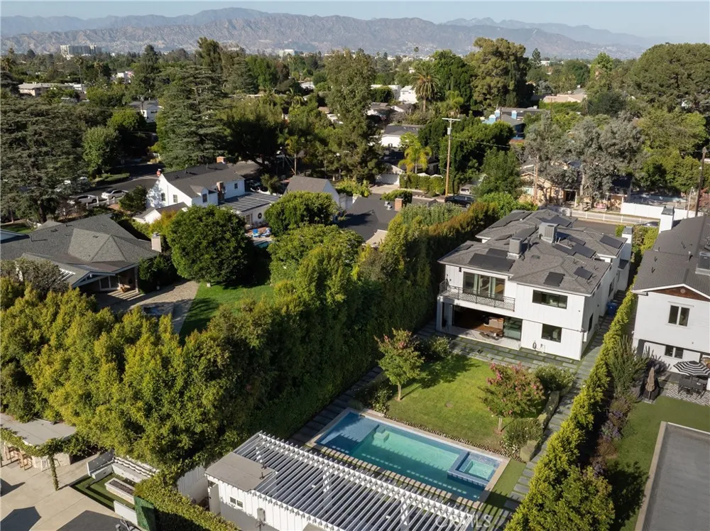 4637 Morella Avenue Valley Village, CA 91607