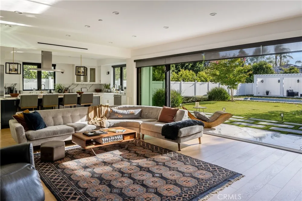 4637 Morella Avenue Valley Village, CA 91607