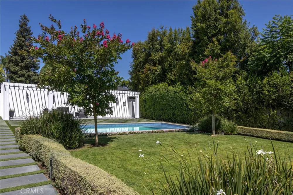 4637 Morella Avenue Valley Village, CA 91607