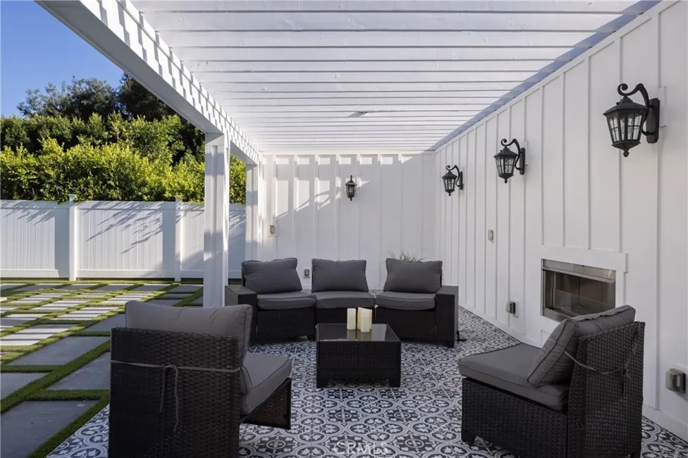 4637 Morella Avenue Valley Village, CA 91607