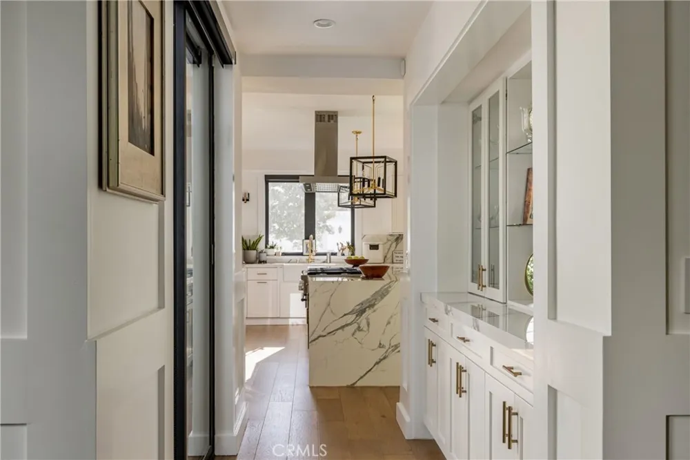 4637 Morella Avenue Valley Village, CA 91607