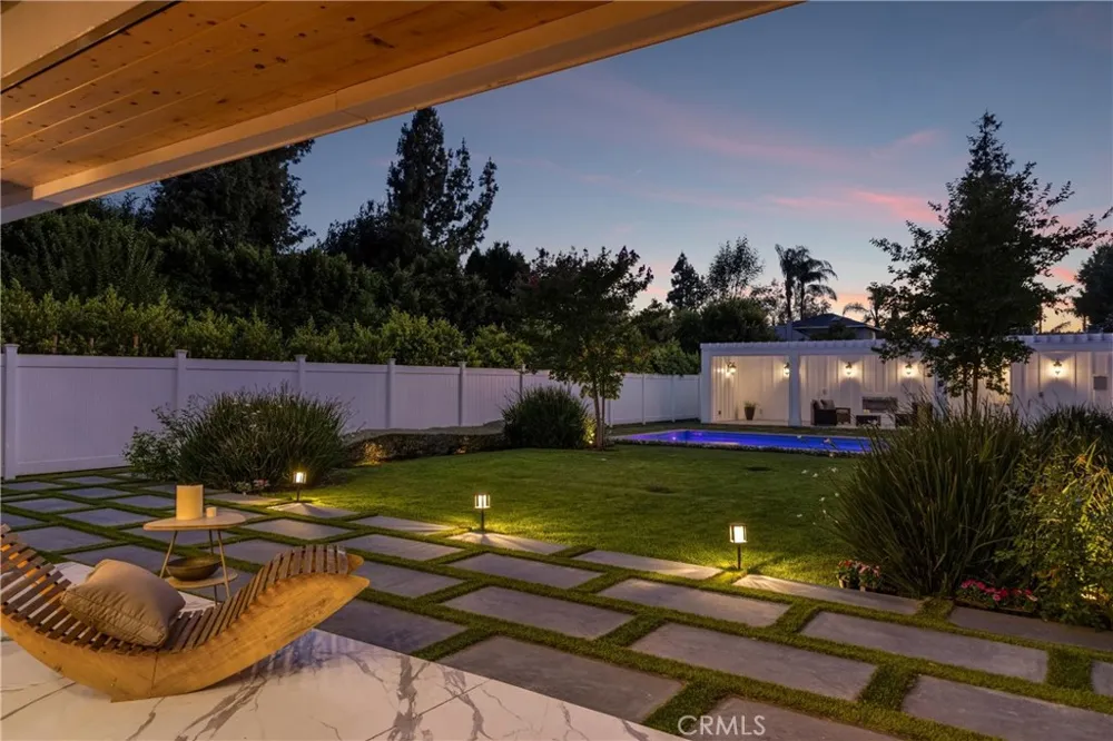 4637 Morella Avenue Valley Village, CA 91607