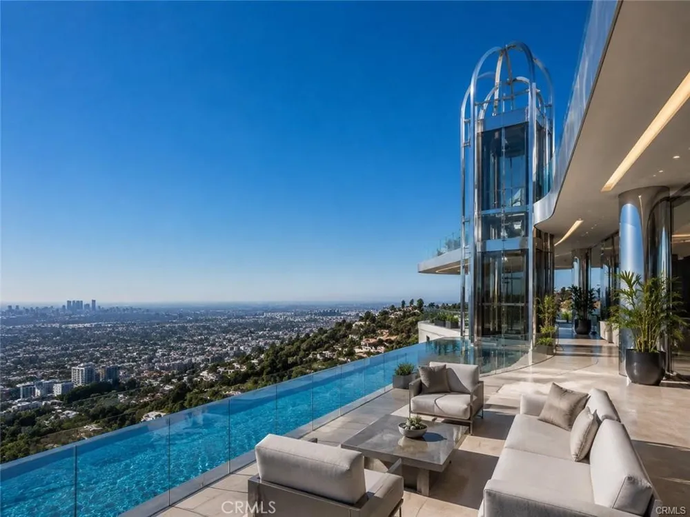 8875 THRASHER AVENUE West Hollywood, CA 90069