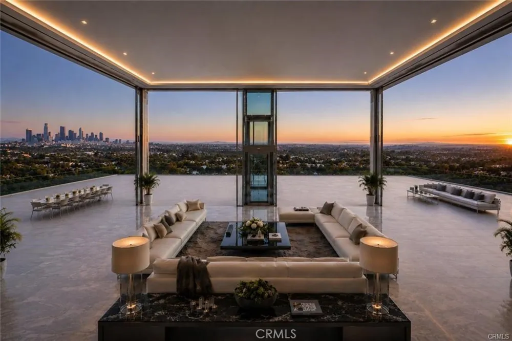8875 THRASHER AVENUE West Hollywood, CA 90069