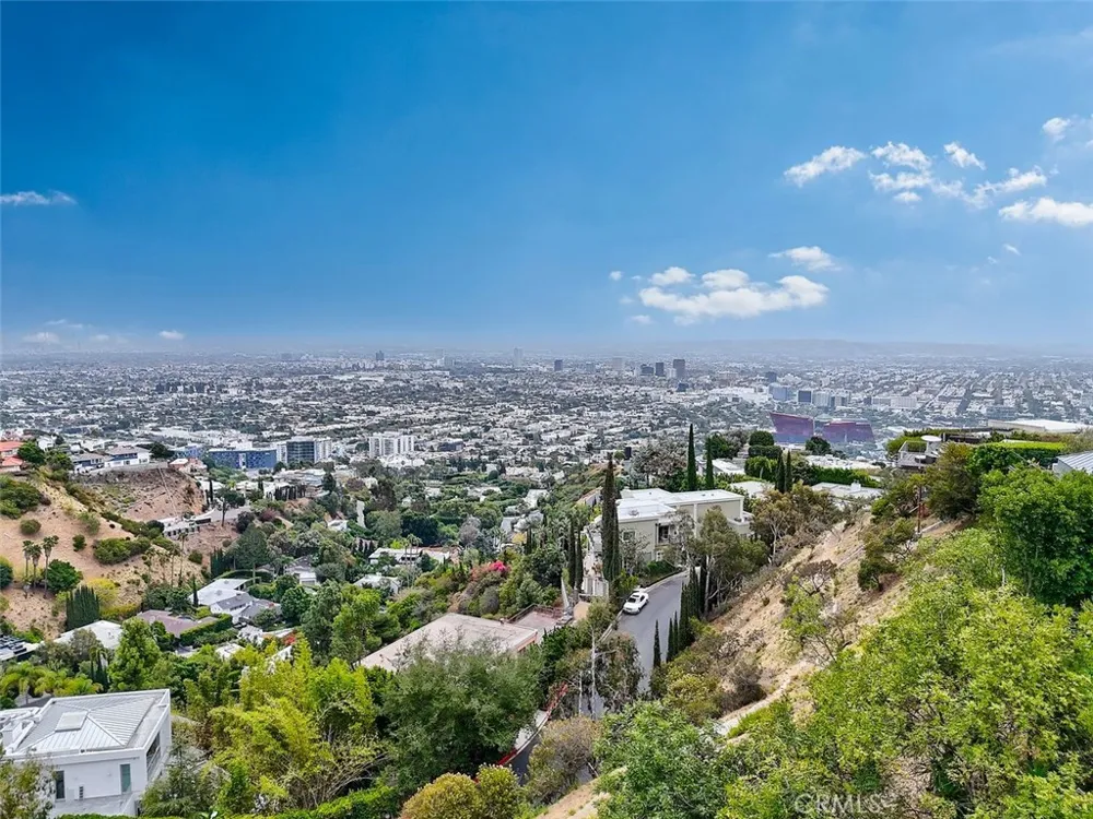 8875 THRASHER AVENUE West Hollywood, CA 90069