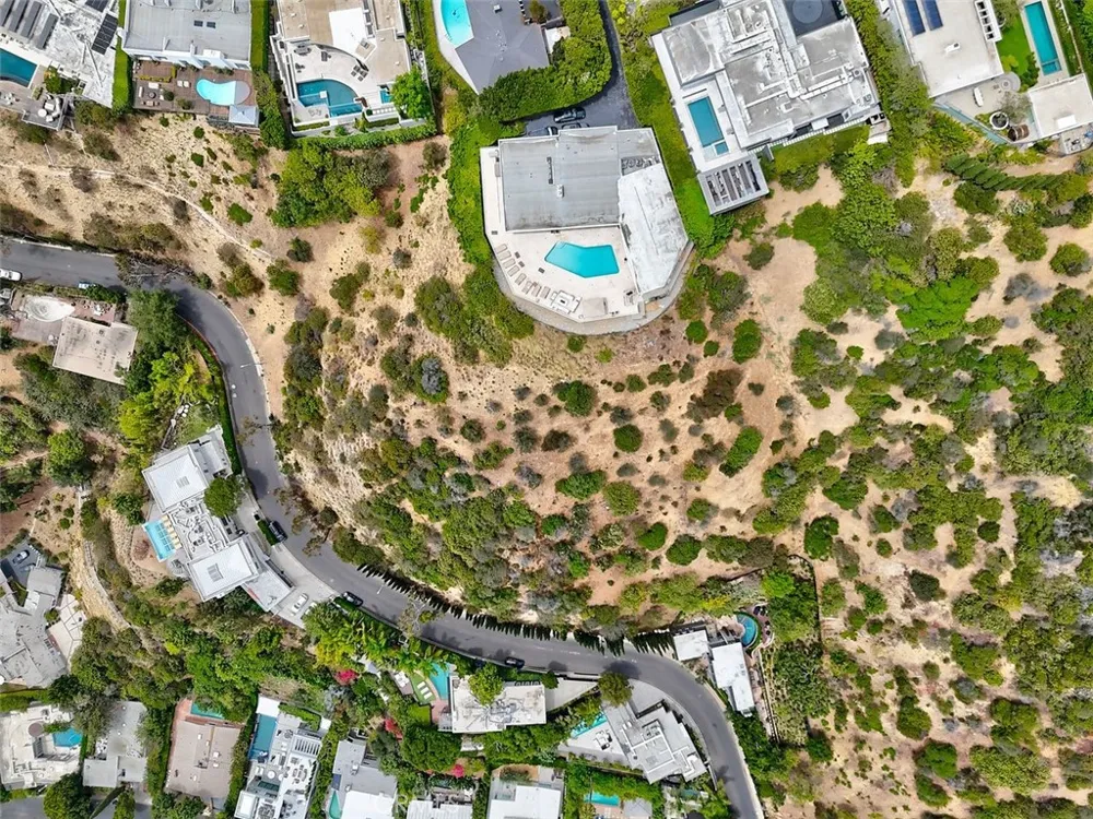 8875 THRASHER AVENUE West Hollywood, CA 90069