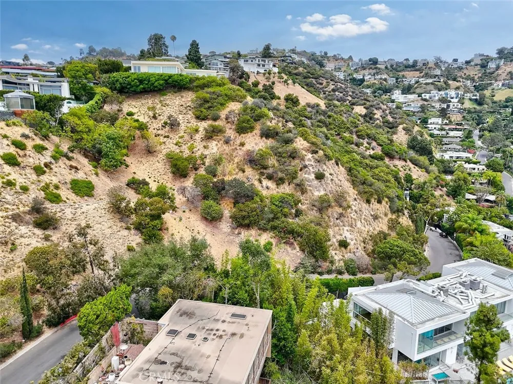 8875 THRASHER AVENUE West Hollywood, CA 90069