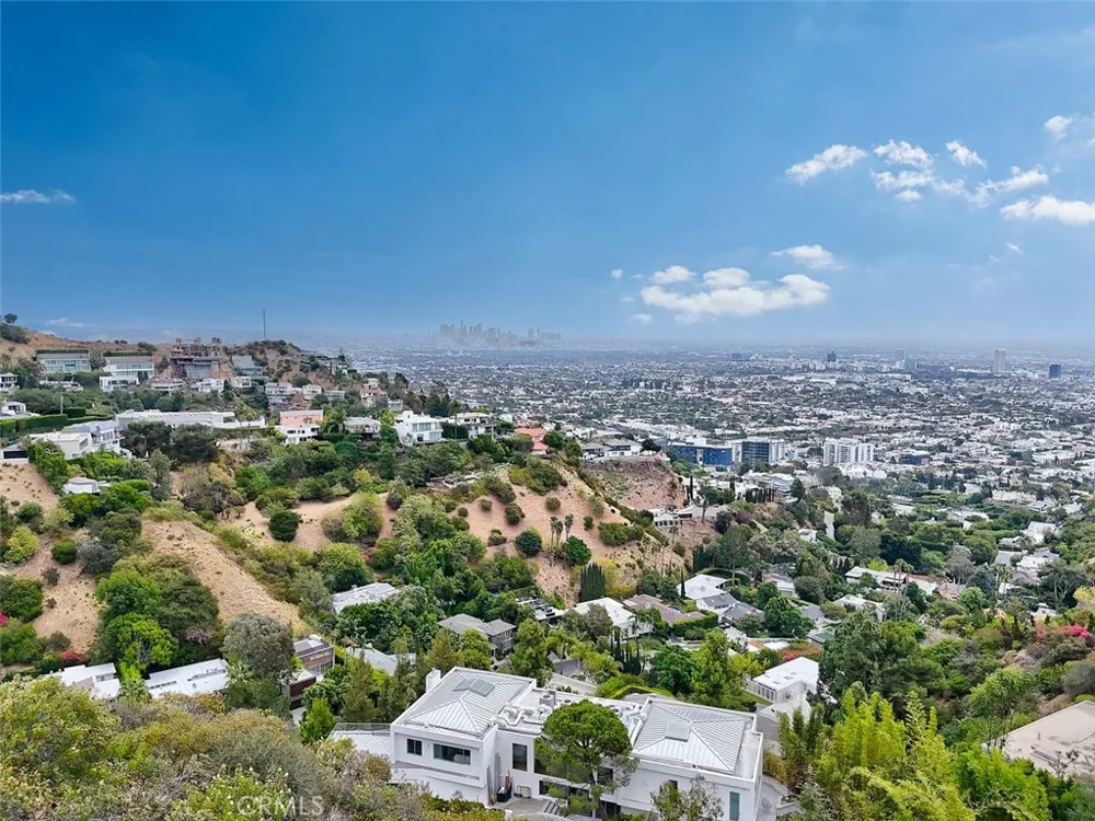 8875 THRASHER AVENUE West Hollywood, CA 90069