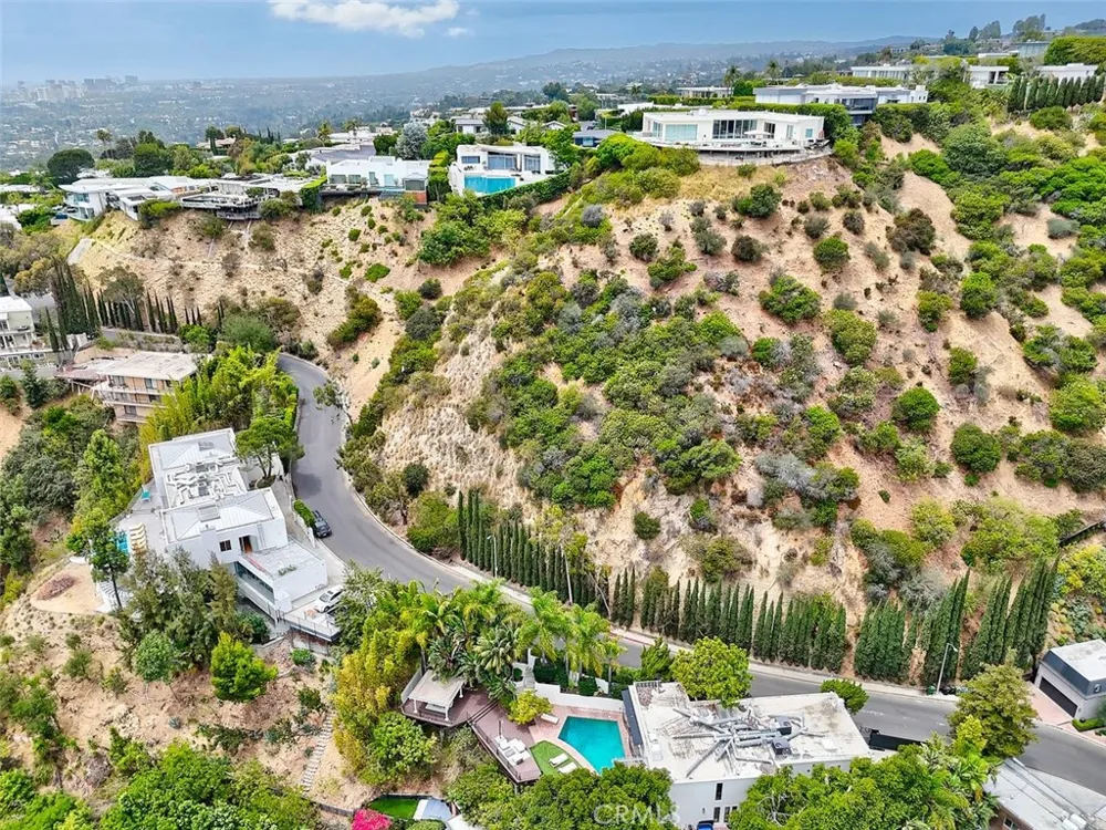 8875 THRASHER AVENUE West Hollywood, CA 90069
