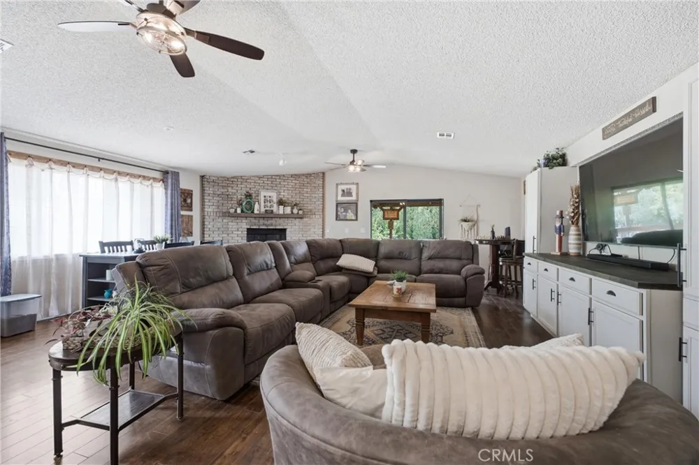 44237 Fine Street Lancaster, CA 93536