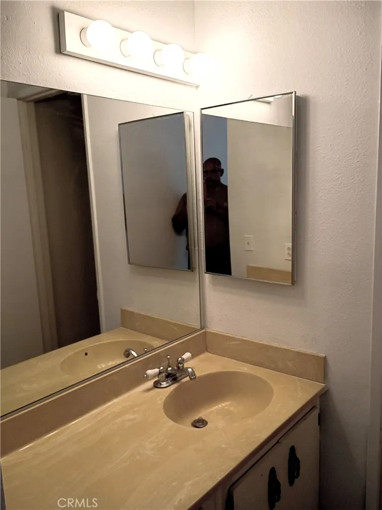 20234 Cantara #214 Winnetka, CA 91306