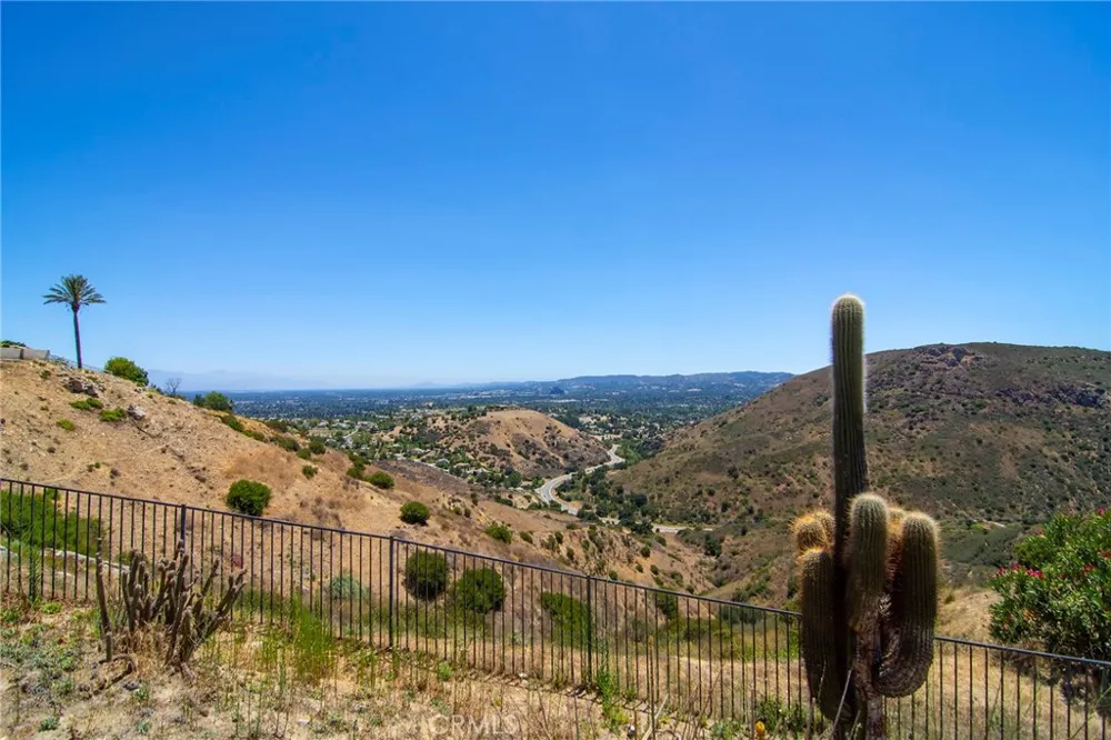 130 Dapplegray Road Bell Canyon, CA 91307