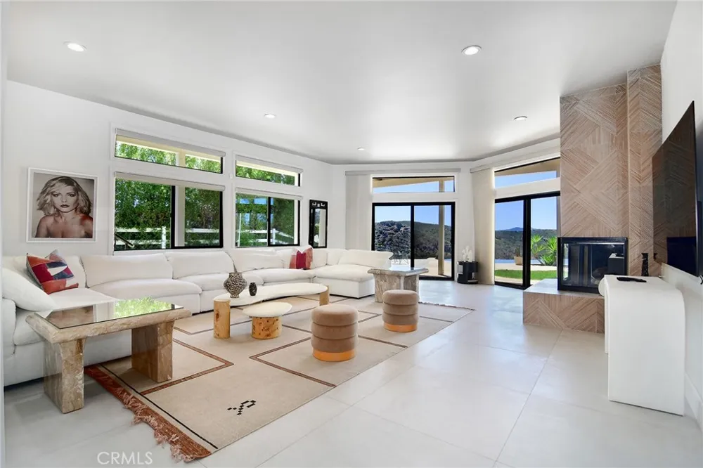 130 Dapplegray Road Bell Canyon, CA 91307