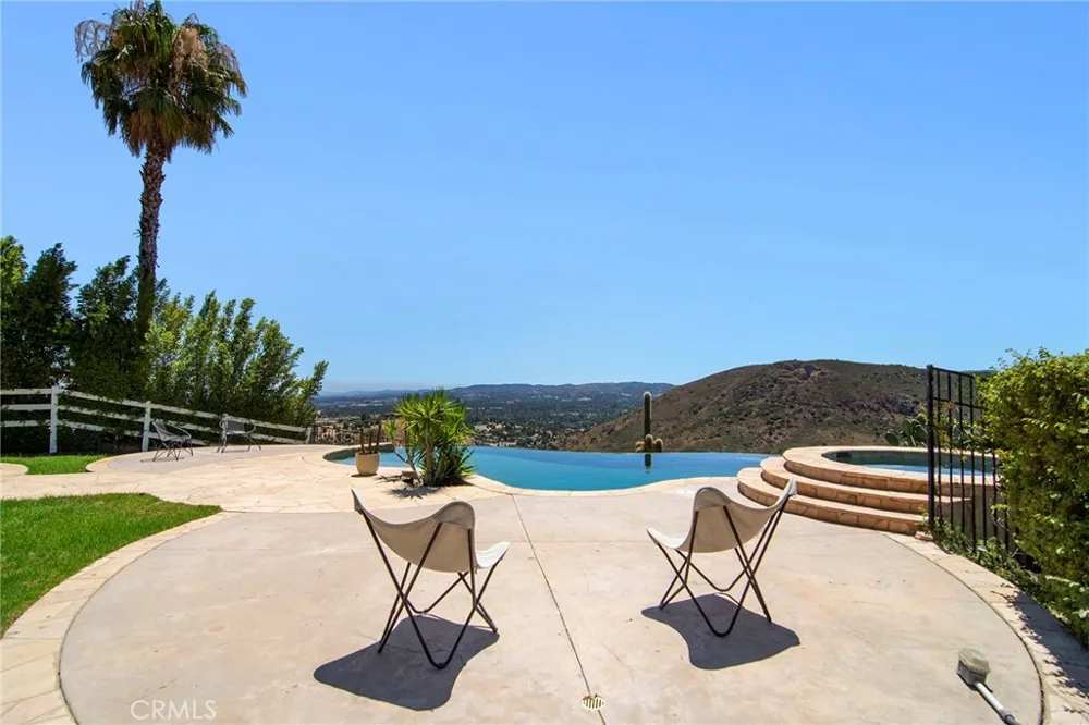 130 Dapplegray Road Bell Canyon, CA 91307