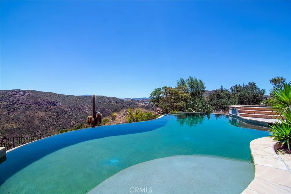 130 Dapplegray Road Bell Canyon, CA 91307
