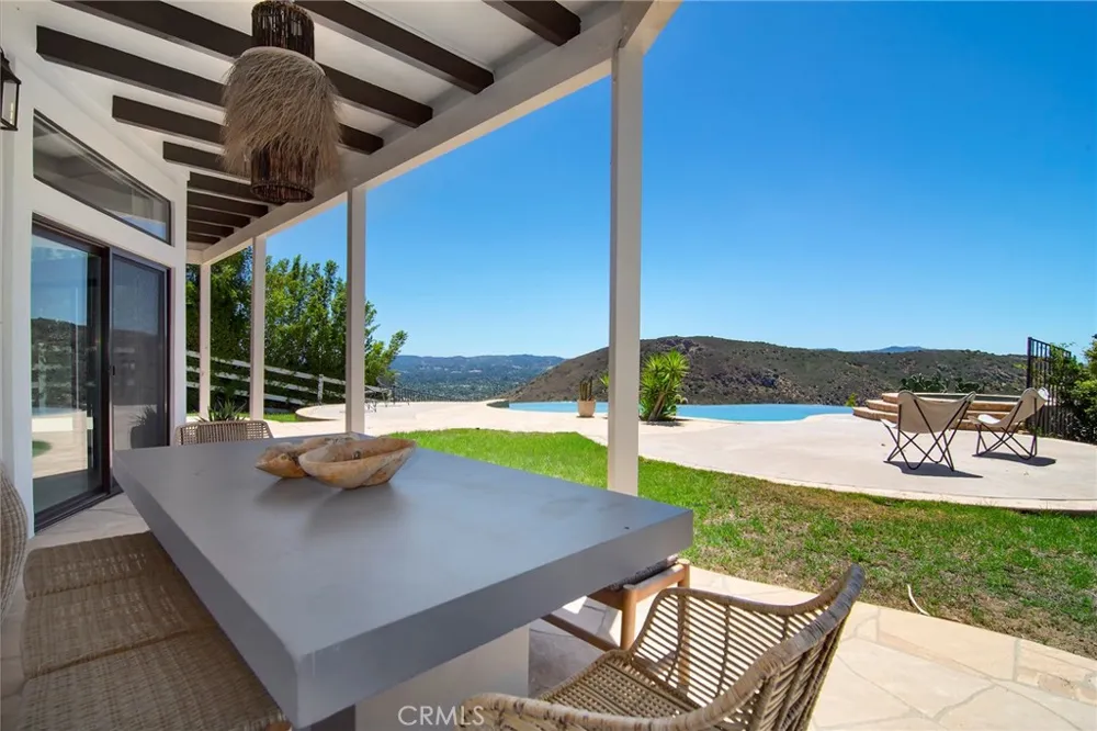 130 Dapplegray Road Bell Canyon, CA 91307