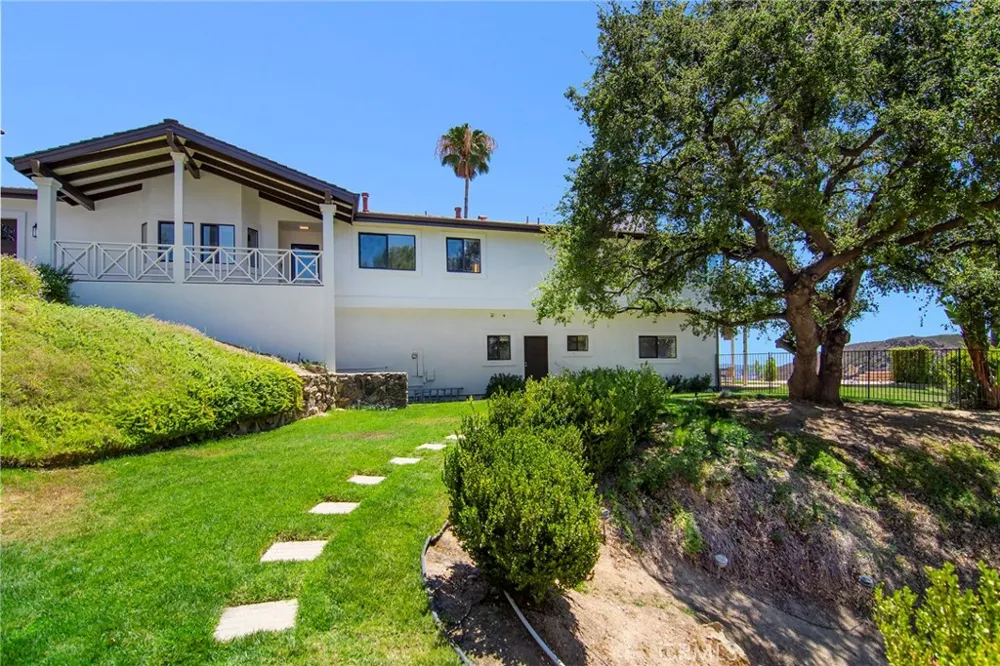 130 Dapplegray Road Bell Canyon, CA 91307