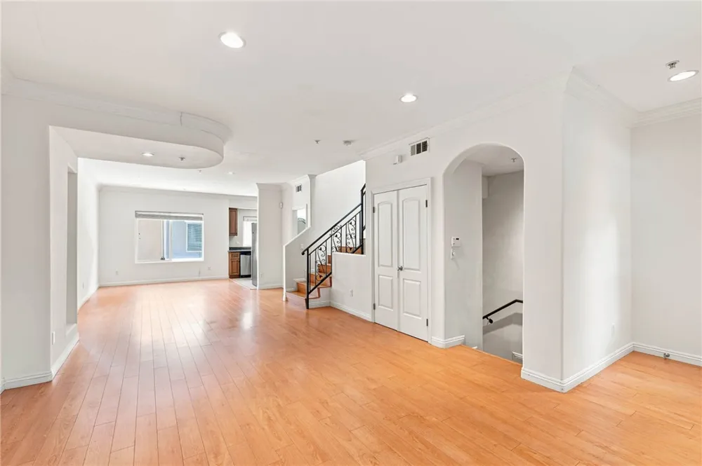 13629 Wyandotte #118 Van Nuys, CA 91405