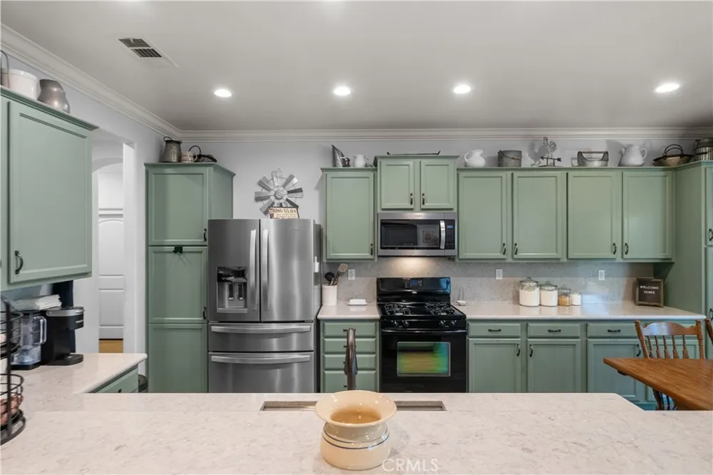 3023 Erica Rosamond, CA 93560