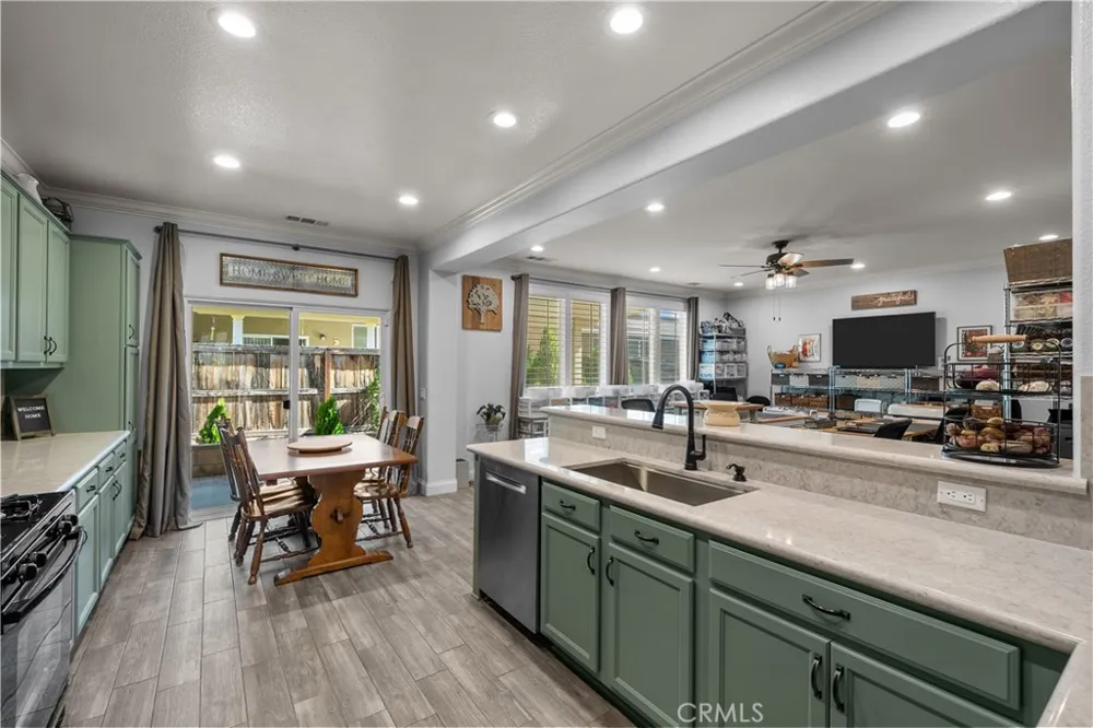 3023 Erica Rosamond, CA 93560