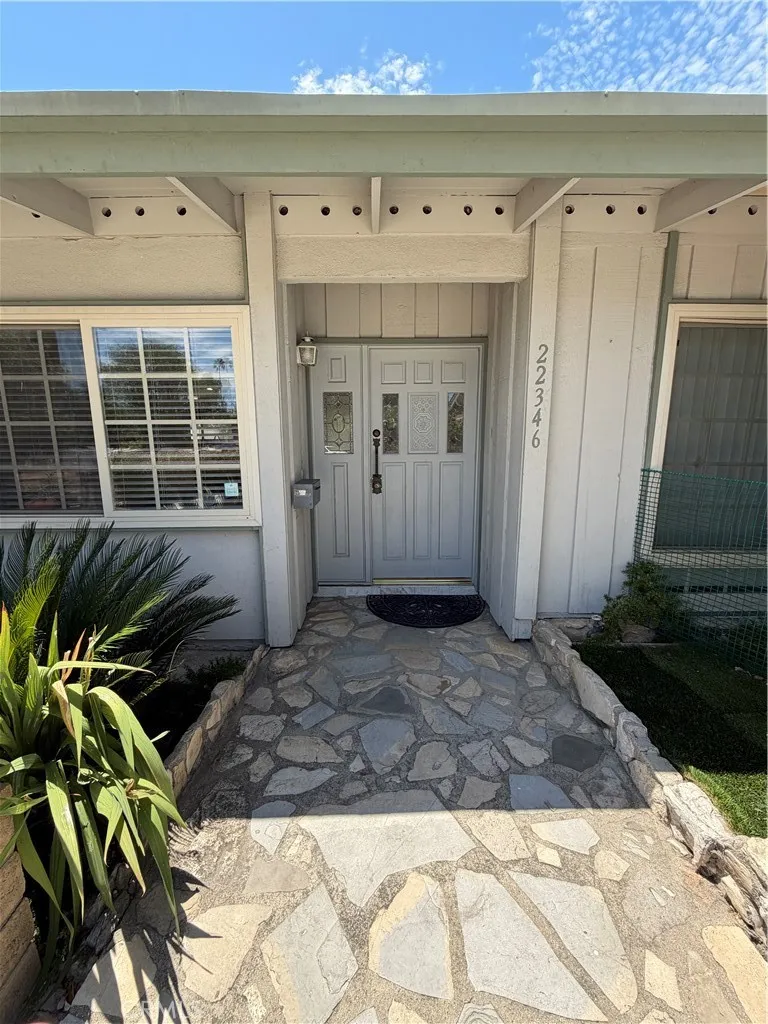 22346 Hartland Street Canoga Park, CA 91303