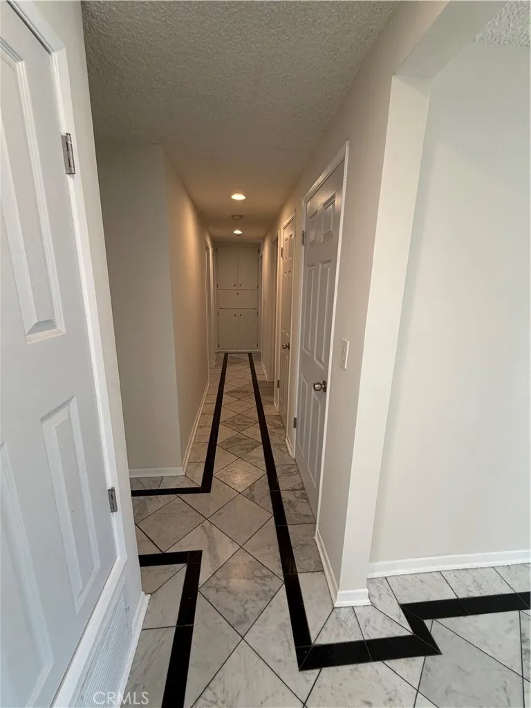 22346 Hartland Street Canoga Park, CA 91303