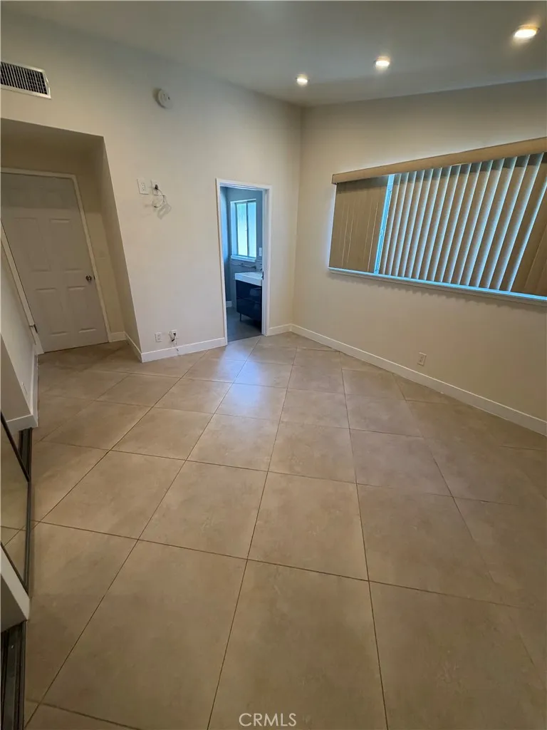 22346 Hartland Street Canoga Park, CA 91303