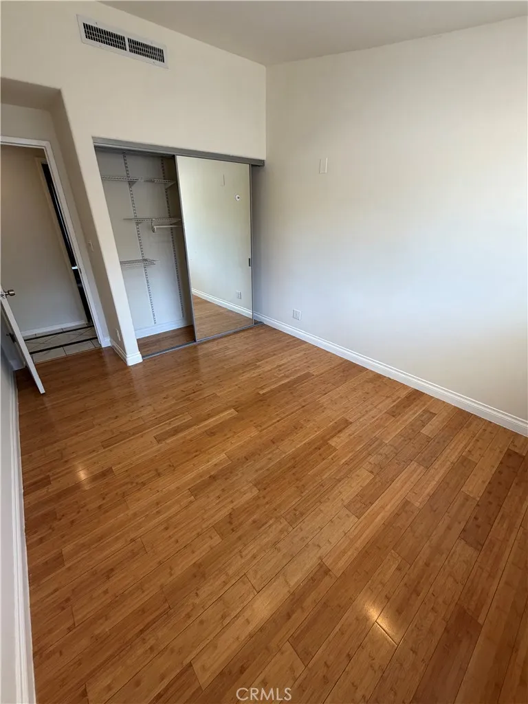 22346 Hartland Street Canoga Park, CA 91303