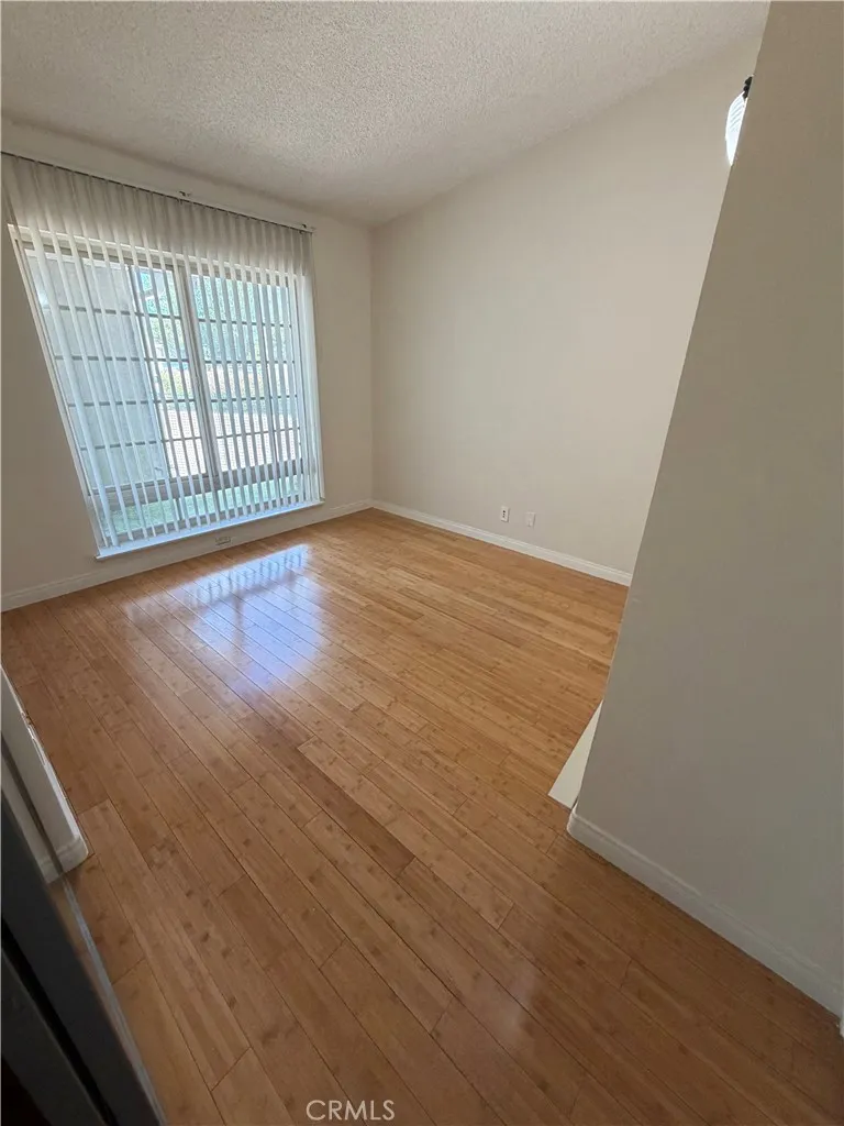 22346 Hartland Street Canoga Park, CA 91303