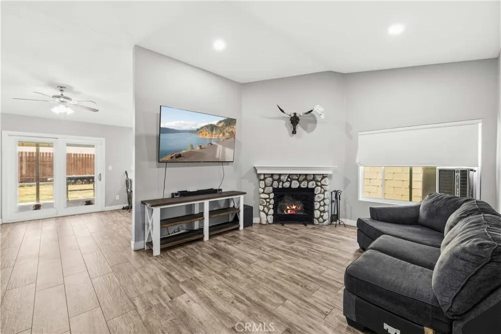 2050 Matthew Avenue Rosamond, CA 93560