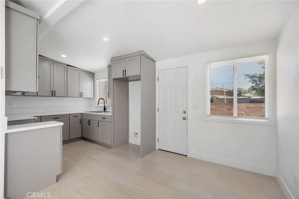 709 W Avenue H12 Lancaster, CA 93534