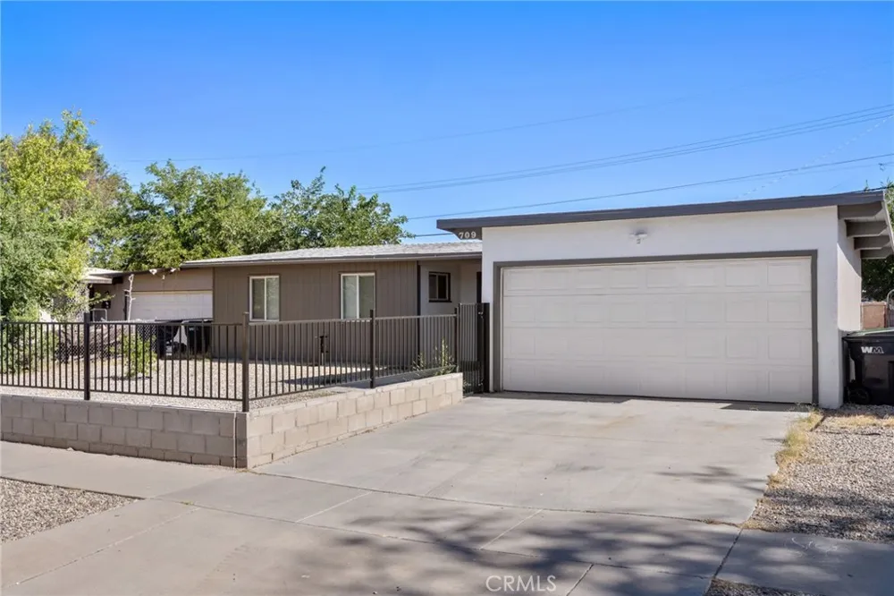 709 W Avenue H12 Lancaster, CA 93534