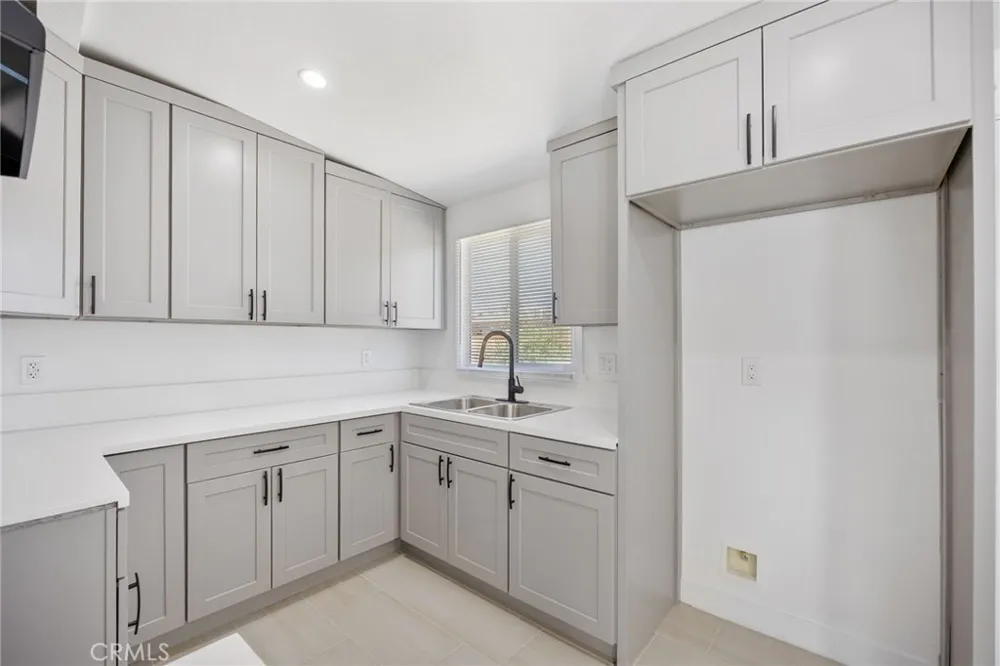709 W Avenue H12 Lancaster, CA 93534
