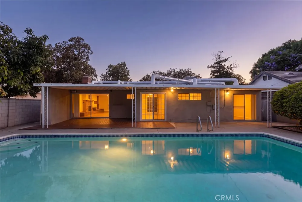 8636 Ranchito Panorama City, CA 91402