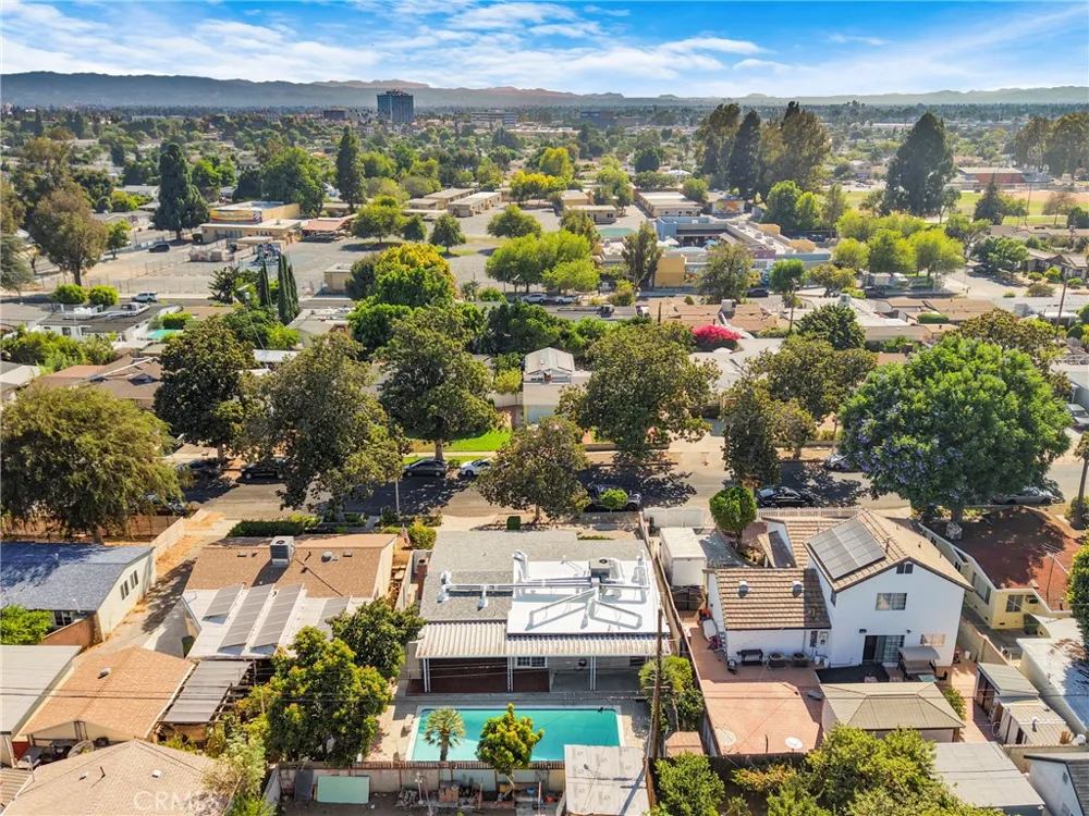 8636 Ranchito Panorama City, CA 91402