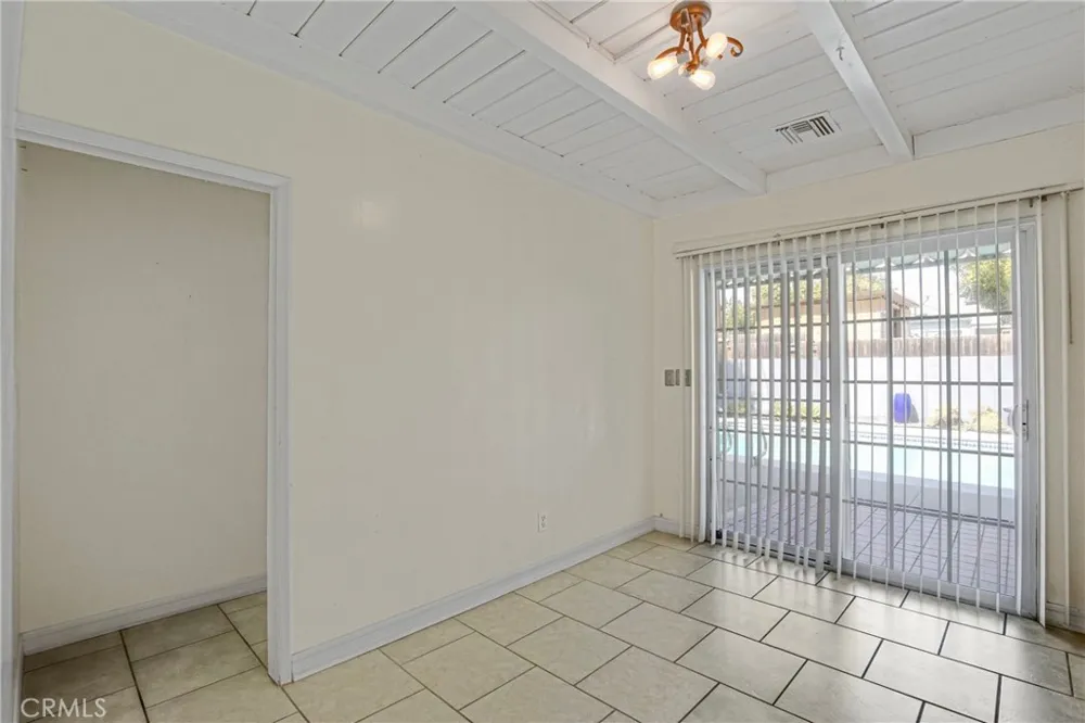 8636 Ranchito Panorama City, CA 91402