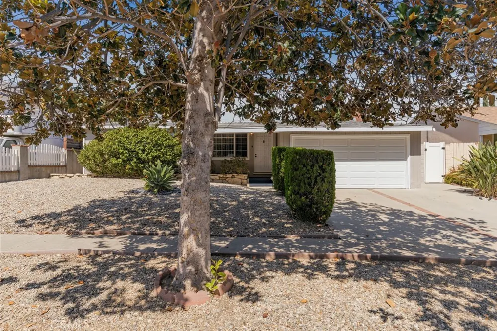 8636 Ranchito Panorama City, CA 91402