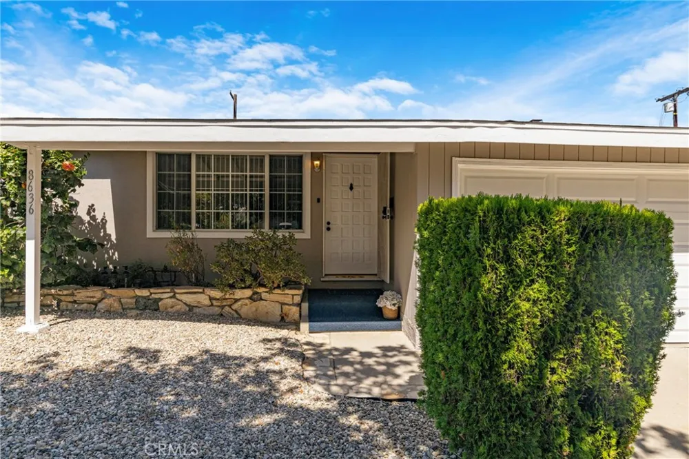 8636 Ranchito Panorama City, CA 91402