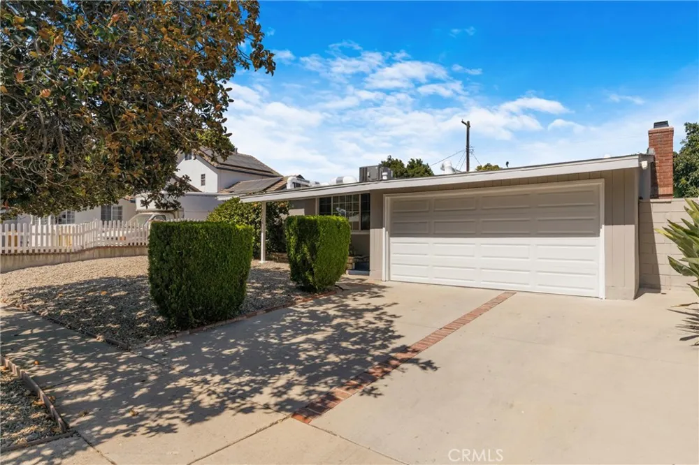 8636 Ranchito Panorama City, CA 91402