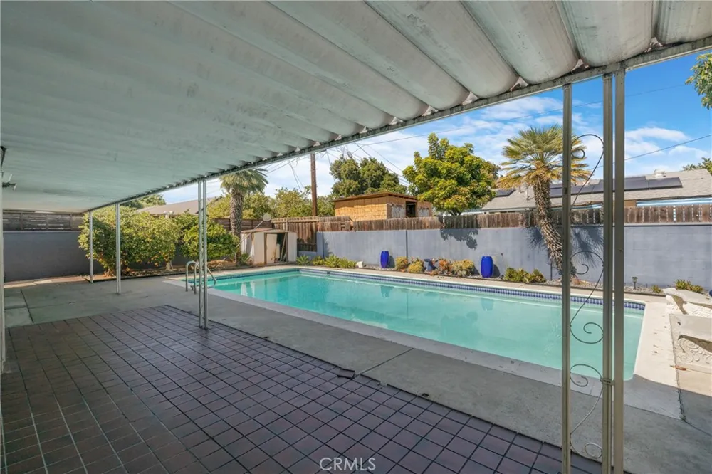 8636 Ranchito Panorama City, CA 91402