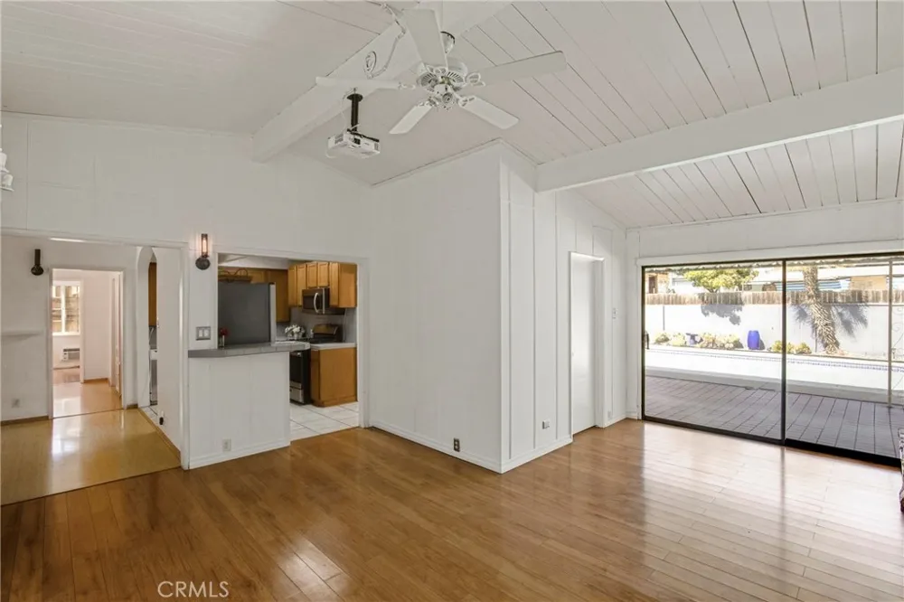 8636 Ranchito Panorama City, CA 91402