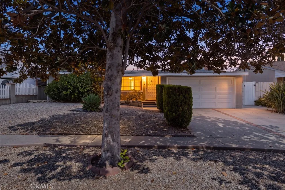 8636 Ranchito Panorama City, CA 91402
