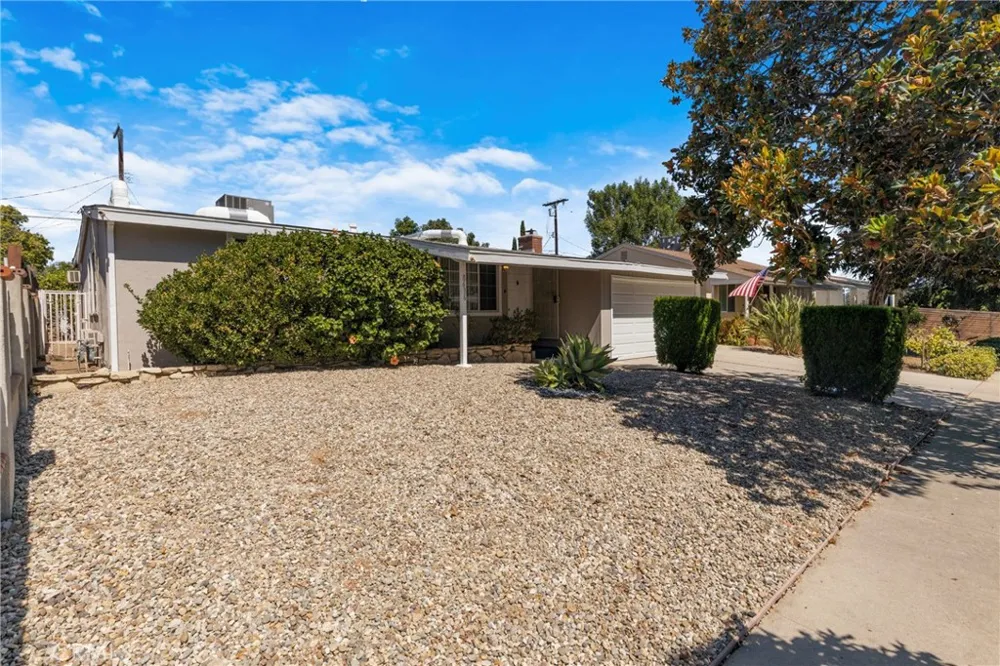 8636 Ranchito Panorama City, CA 91402