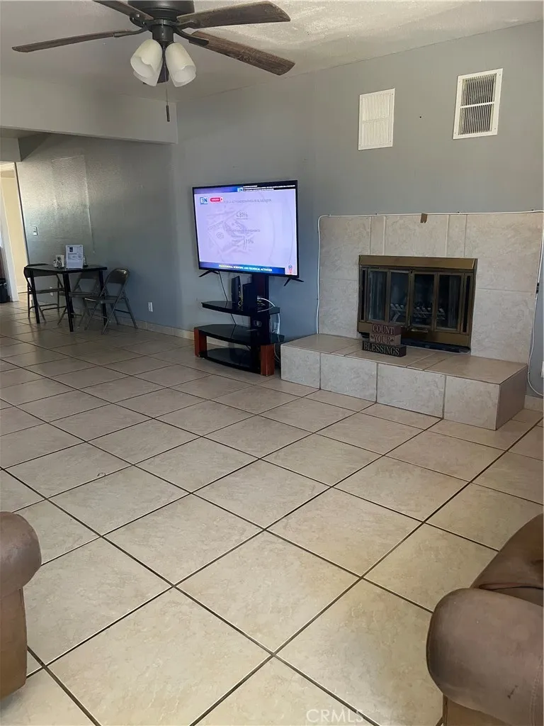 8413 Greenwood California City, CA 93505