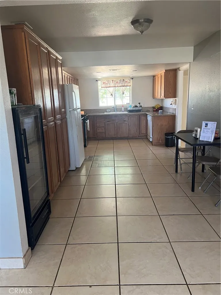 8413 Greenwood California City, CA 93505