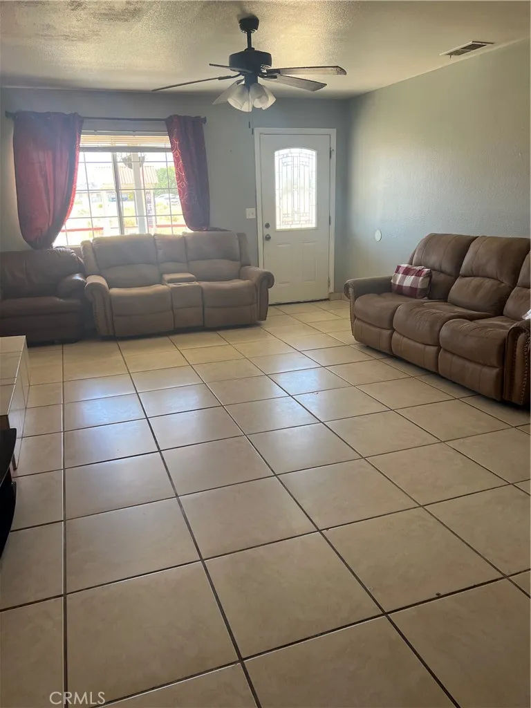 8413 Greenwood California City, CA 93505